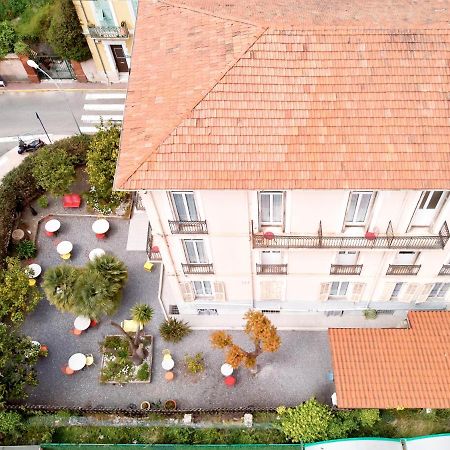 Hotel Lemon Мантон Екстер'єр фото