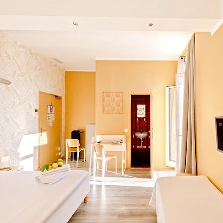 Hotel Lemon Мантон Екстер'єр фото