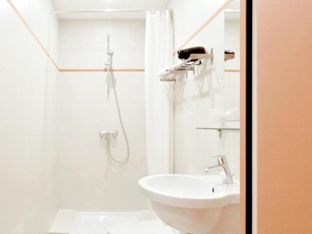 Hotel Lemon Мантон Екстер'єр фото