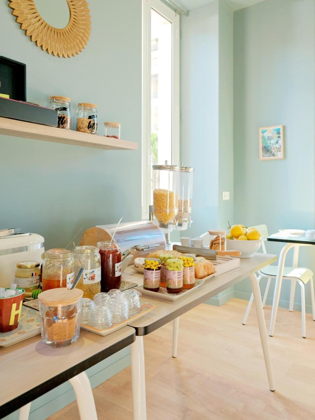 Hotel Lemon Мантон Екстер'єр фото