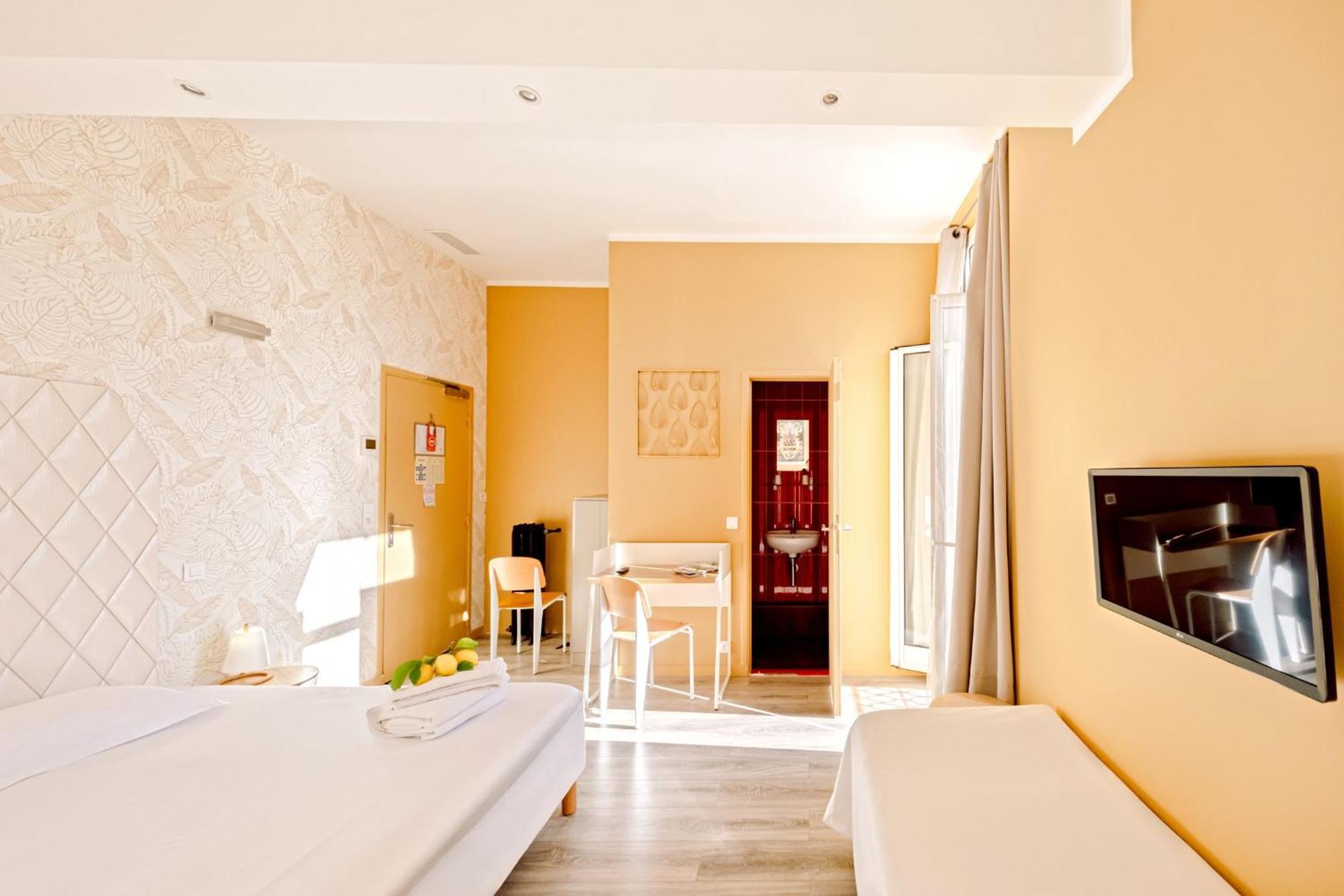 Hotel Lemon Мантон Екстер'єр фото